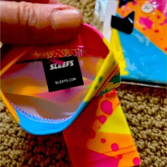 NEW Kids Sleefs arm sleeves. Great for keeping arms warm during soccer etc - Picture 1 of 2